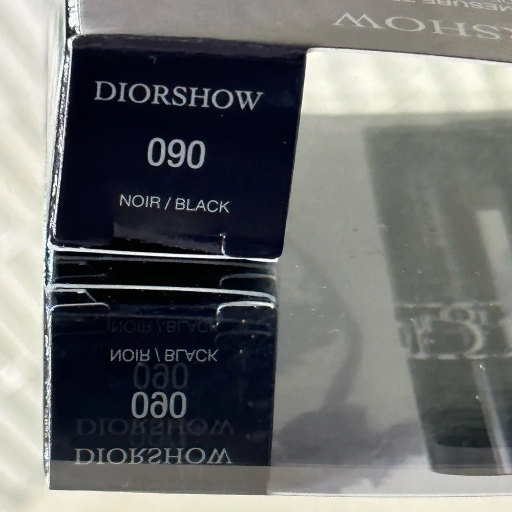 - Dior show mascara mini.